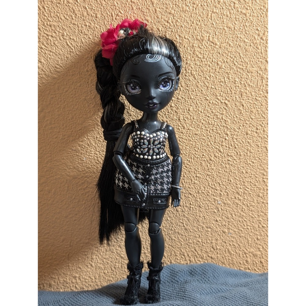 Rainbow‎ High Shadow High Shanelle Onyx Black Doll W Pink Flower Hair Accessory
